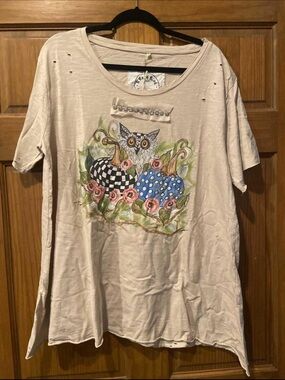 NWT! A Rare Bird Whimsical Owl & pumpkin distressed Graphic Tee